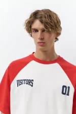 Camiseta manga raglán Visitors (3)